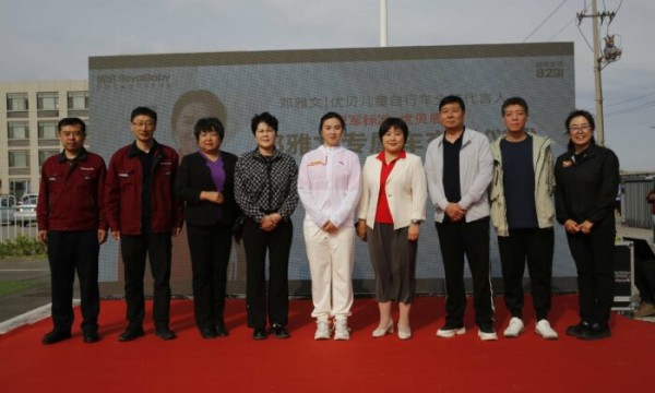 邓雅文“质检”优贝工厂：一场冠军标准与国货之光的双向奔赴